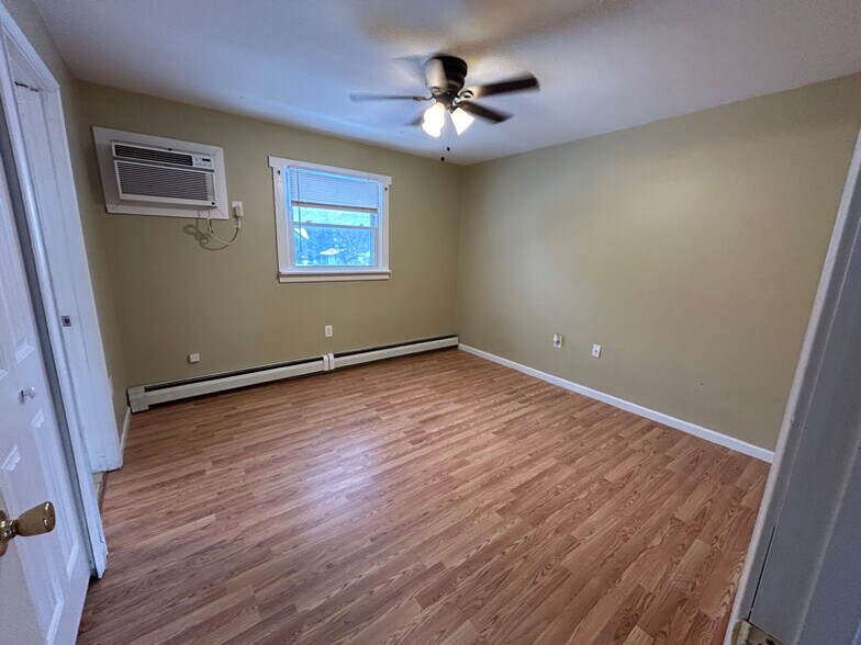 Building Photo - 4501 S 6th St