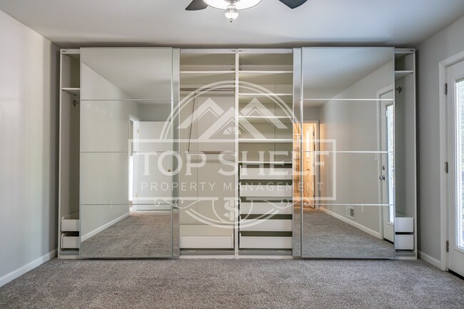 Building Photo - 1960 Branch View Dr