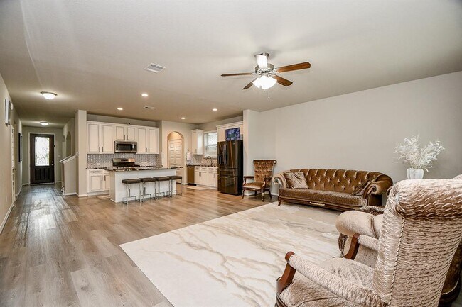 Building Photo - 2707 Dry Creek Dr