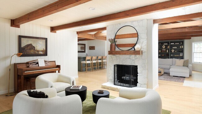 Building Photo - Beautiful Tarzana Rental!