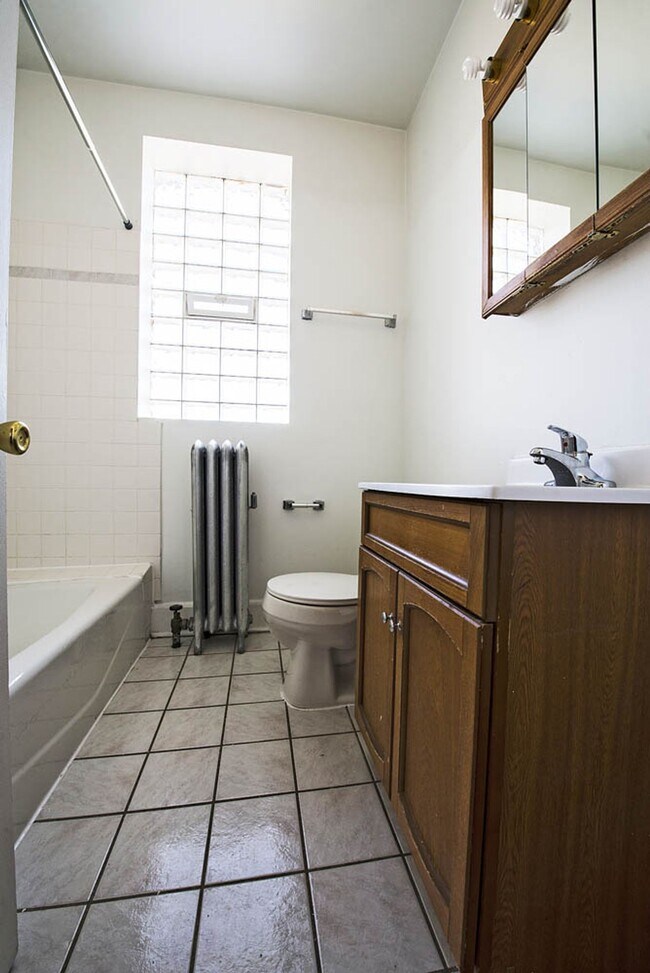 Building Photo - 1616 W 80th St