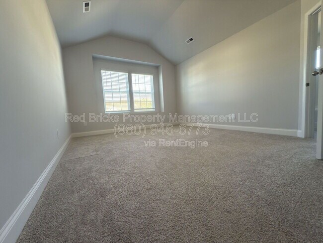 Building Photo - 1415 Black Walnut St