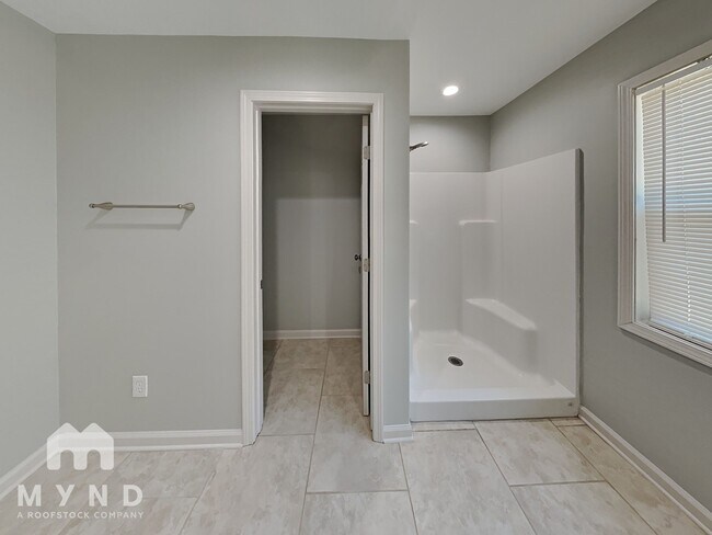 Building Photo - 240 N Hurst Mill Rd