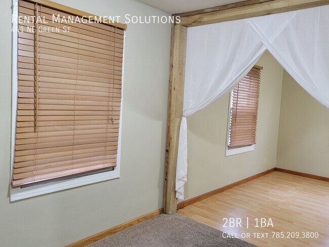 Building Photo - *2-CAR GARAGE* 441 NE Green St - 2 BED/1 BATH