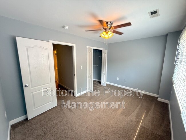 Building Photo - 1218 Green Oaks Ln