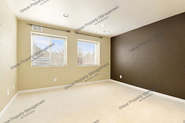 Building Photo - 13937 Ivy St