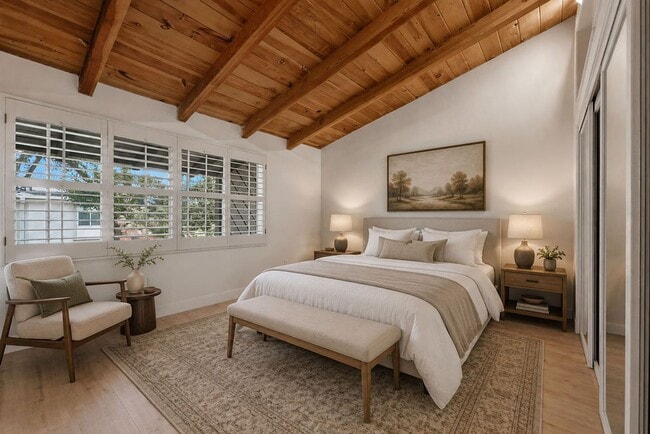 Building Photo - Renovated Coastal Townhome in Prime Santa Monica