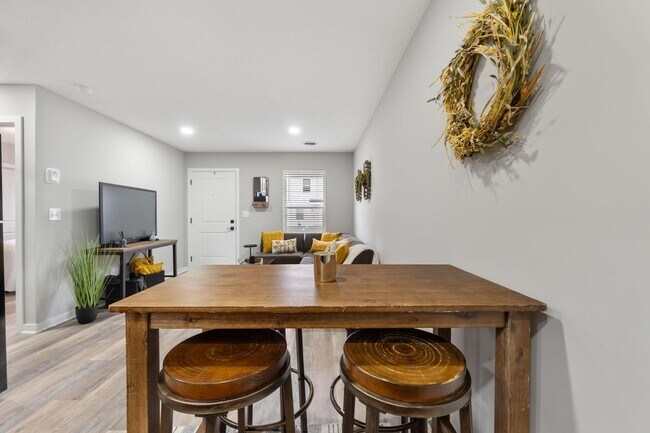 Building Photo - 382 N Franklin St