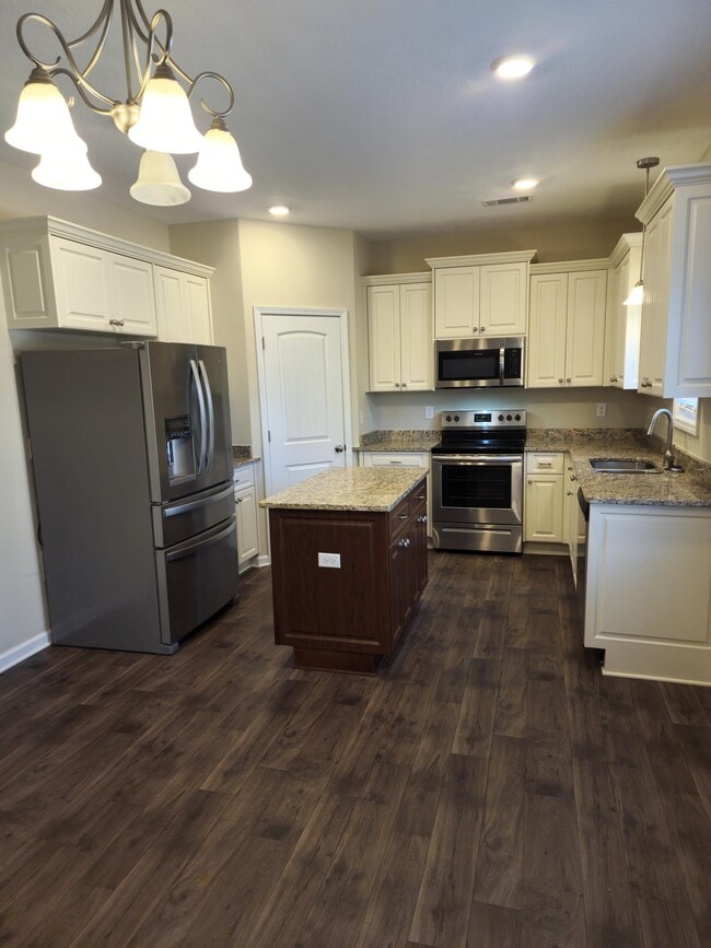 Building Photo - 4016 Pensacola Way