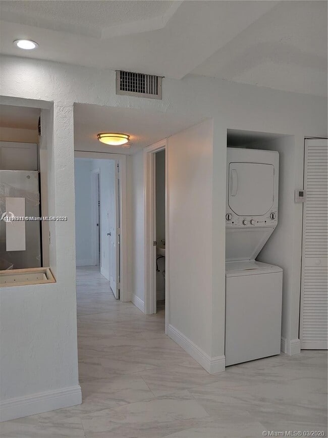 Building Photo - 6424 Collins Ave