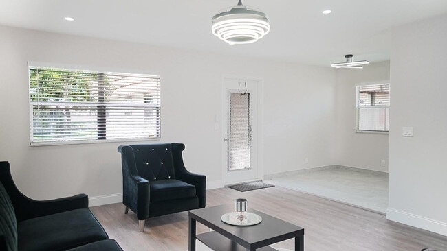 Building Photo - 268 Saxony Cir