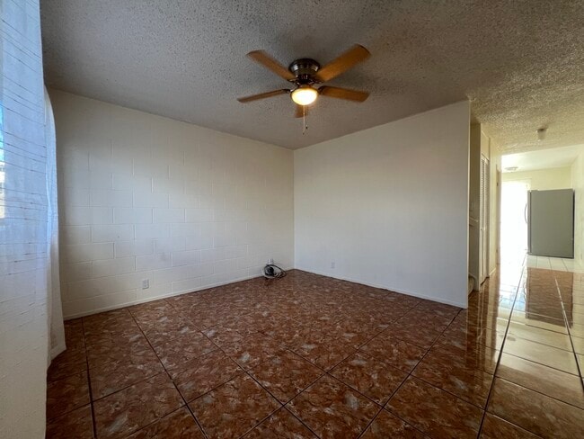 Building Photo - 4280 Salt Lake Blvd