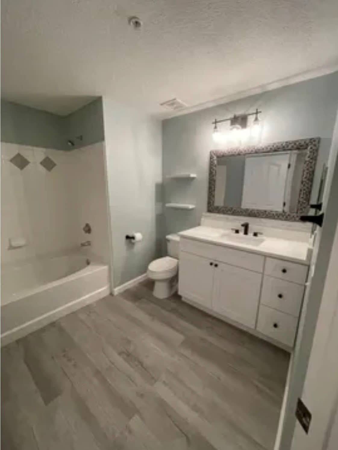Building Photo - 9825 Baywinds Blvd