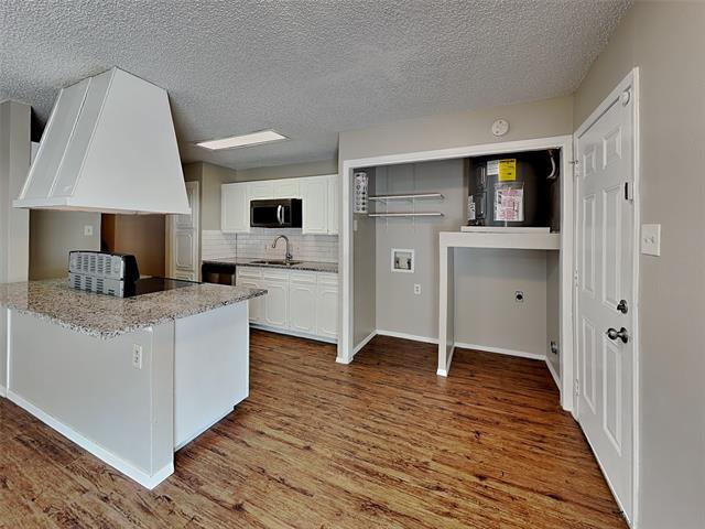 Building Photo - 701 Admiralty Way