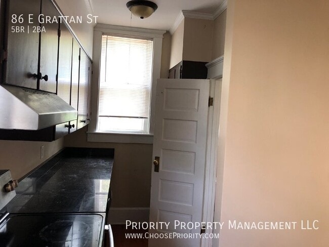 Building Photo - 86 E Grattan St