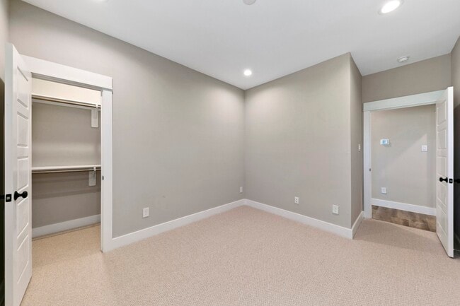 Building Photo - 5214 Pinemont Creek Ln