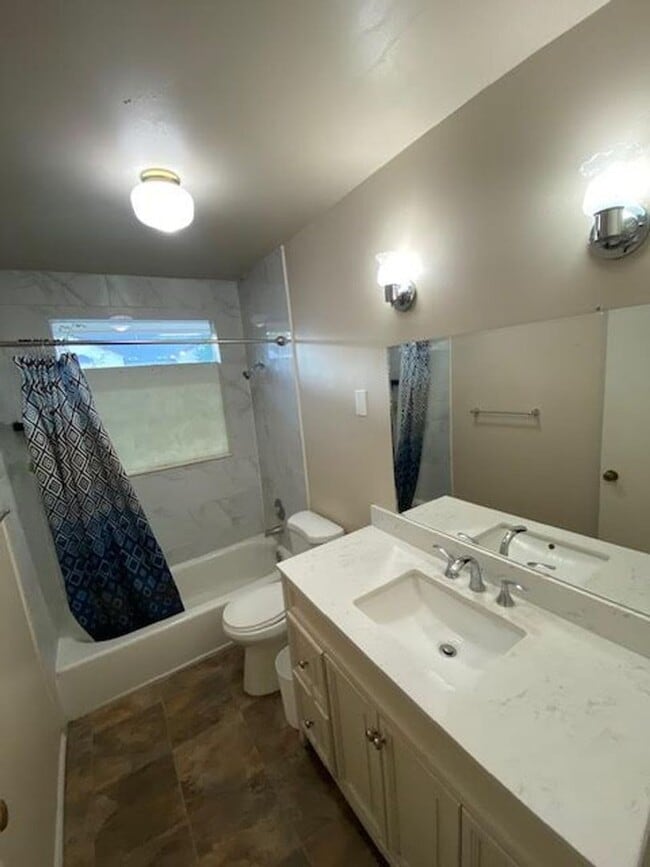 Building Photo - Charming Ranch Style Single Family Home