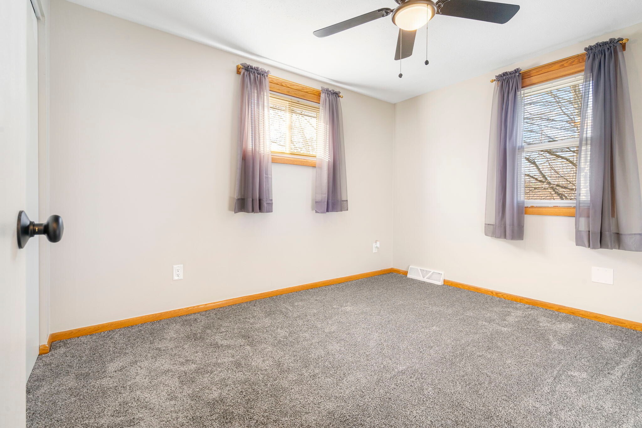 Building Photo - 2601 S Seneca Ave