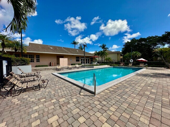 Building Photo - 640 Cypress Club Way