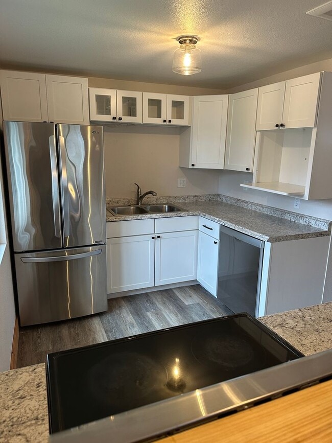 Building Photo - 6 month or 18 month lease offered for remodeled house