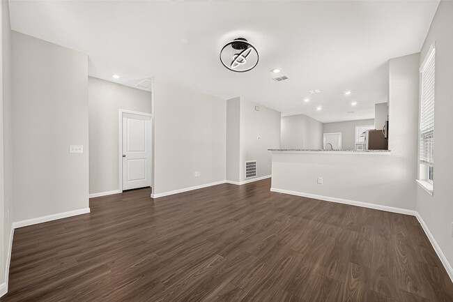 Building Photo - 16039 Kingfield Haven Dr