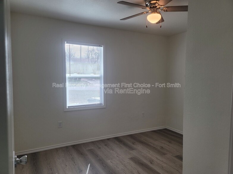 Building Photo - 407 Hemlock St