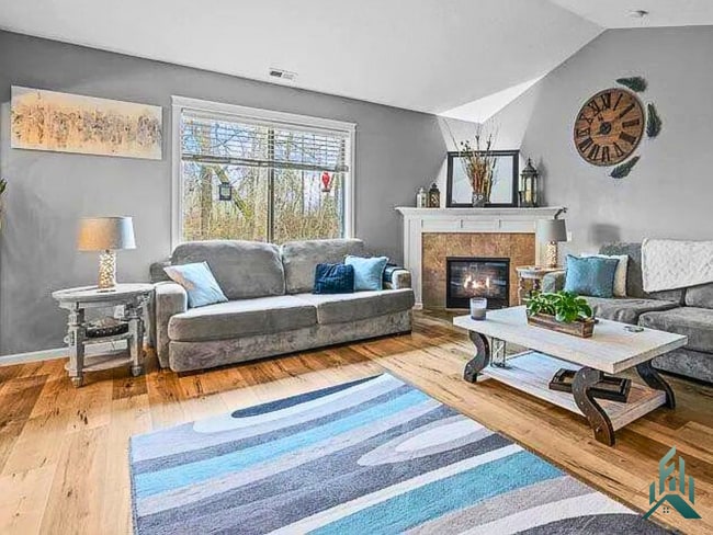 Building Photo - Updated 3 bedroom, 2 bathroom Single-famil...