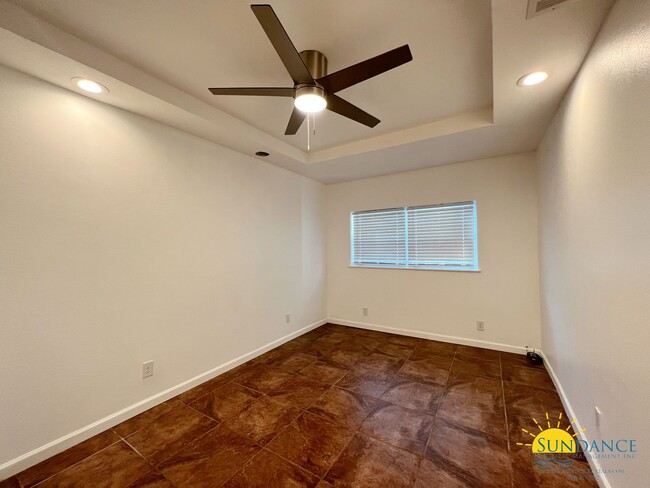 Building Photo - Nice Spacious updated 4 Bedroom home in El...