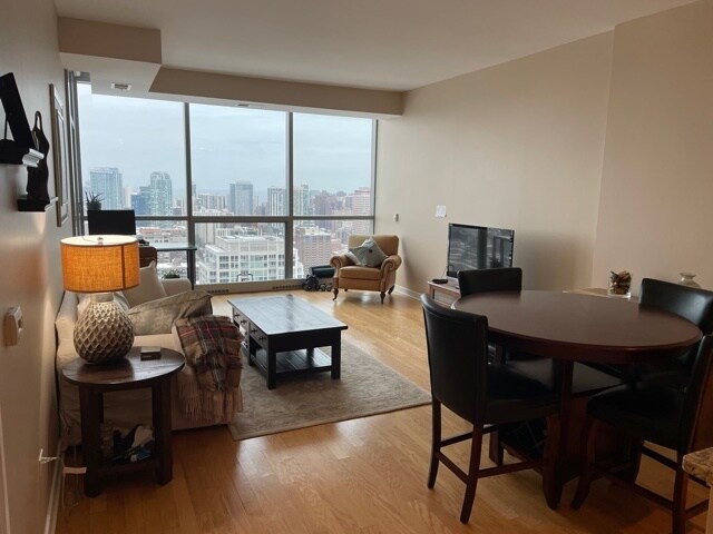 Building Photo - 303 W Ohio St