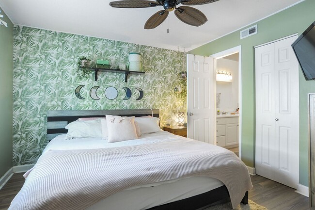 Building Photo - Beautiful First Floor Condo in Palmetto Co...