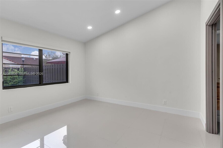 Building Photo - 6552 NW 172nd Ln