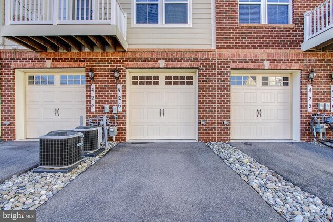 Building Photo - 426 Exchange Avenue