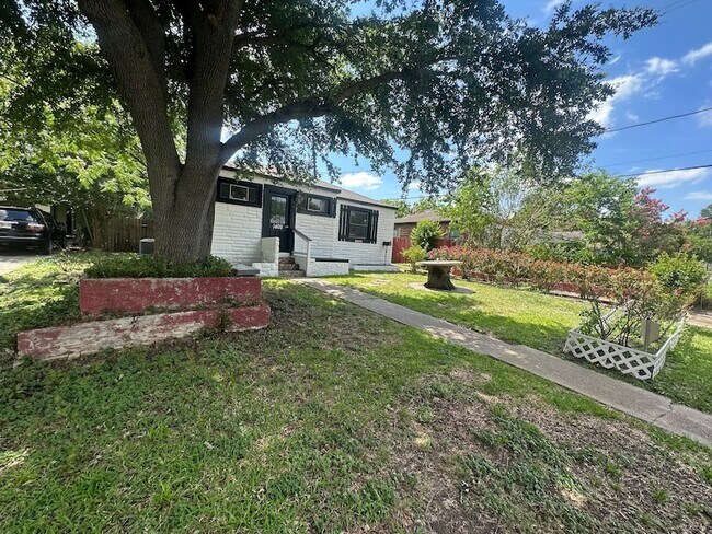 Building Photo - 1405 Westway St