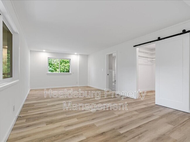 Building Photo - 2054 Madrone Ave