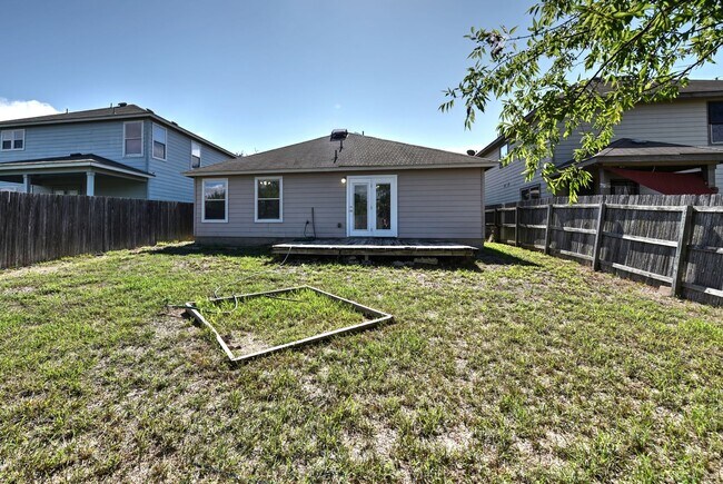 Building Photo - GREAT SINGLE STORY HOME  |  DECK REDONE CL...