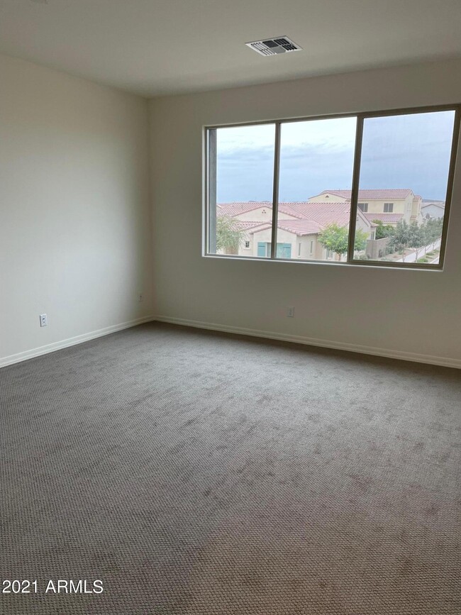 Building Photo - 1964 W Kinfield Trail