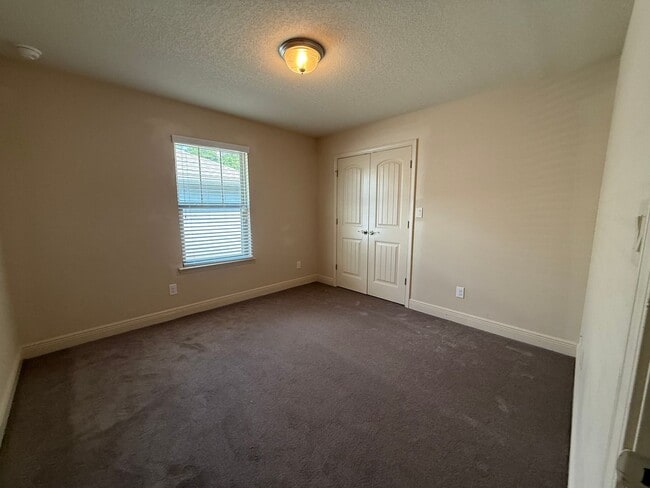 Building Photo - Pensacola - Weatherstone - 4 bedroom, 2.5 ...