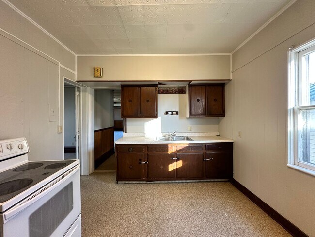 Building Photo - 98 E Van Buren St