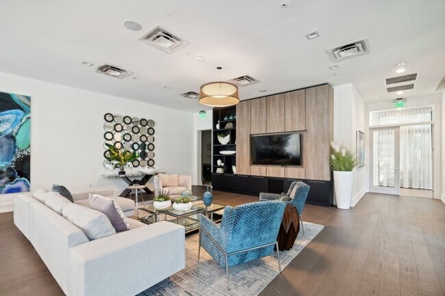 Building Photo - Premium Lake-View URBANA Residence Steps from Downtown Doral