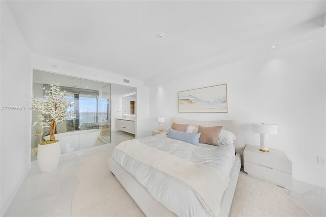 Building Photo - 700 NE 24th St