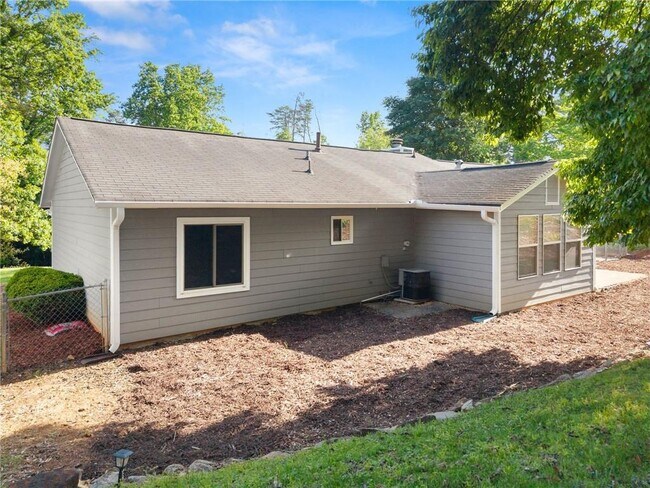 Building Photo - 2050 Shaffer Rd