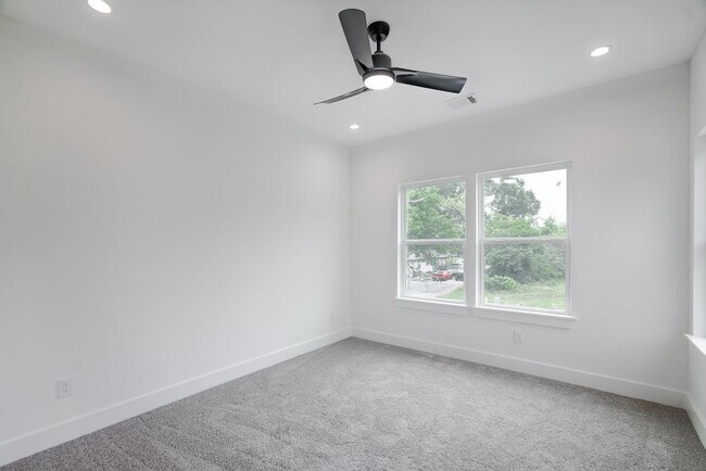 Building Photo - 7903 Sunnyhill St