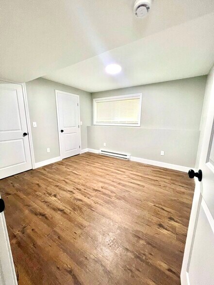 Primary Photo - 28 Grosvenor Ave