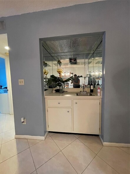 Building Photo - 16141 Blatt Blvd