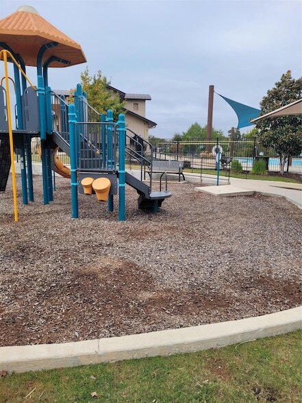 Building Photo - 121 Tall Grass Dr