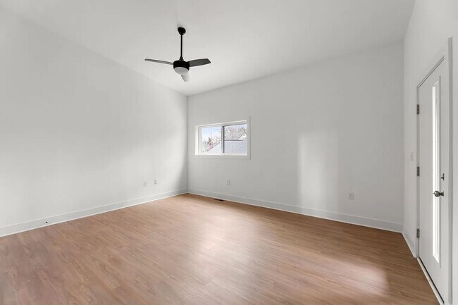 Building Photo - Room in 3 Bedroom Home at State St