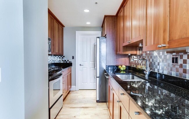 Building Photo - Exceptional 2BR/2BA corner unit with lovely city views. Ready mid-March!