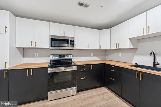 Building Photo - 7006 Friendship Rd