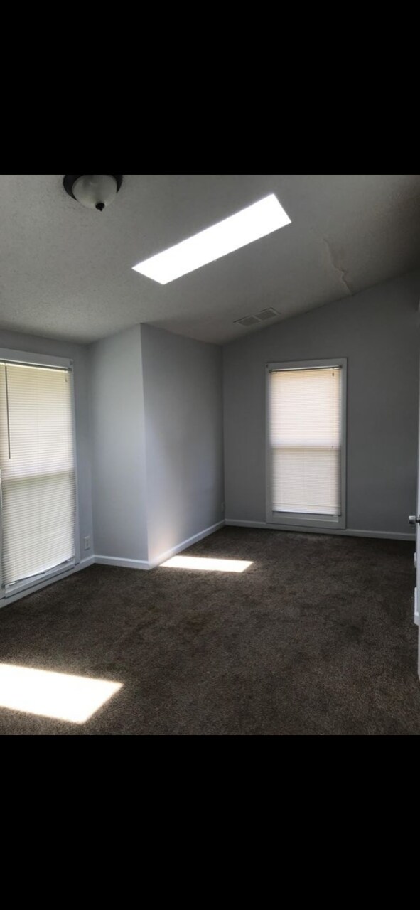 Building Photo - 1926 Summit Dr