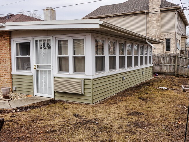 Building Photo - 5013 W 119th St